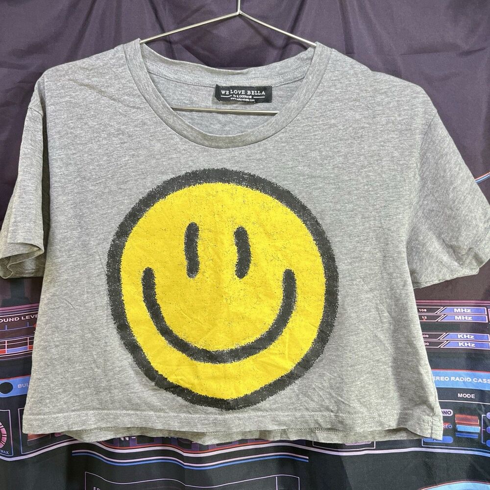 WE LOVE BELLA by IL Cicerone Happy Face Y2K Hippie Crop Top Shirt